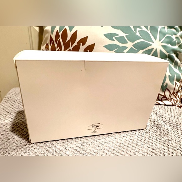 Chanel Cosmetic Case / Pouch - Picture 12 of 16